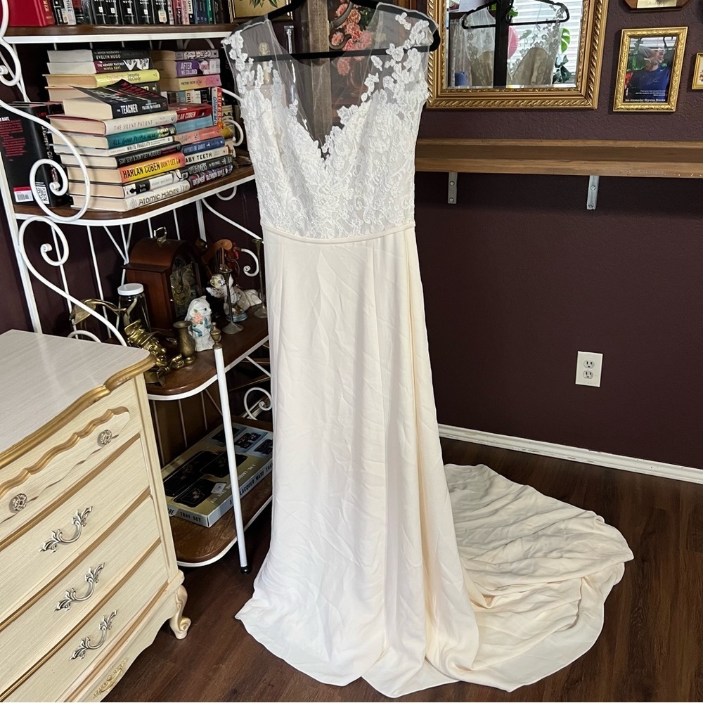 Carolina Herrera Hannah Wedding Dress Size 10 - Picture 4 of 16